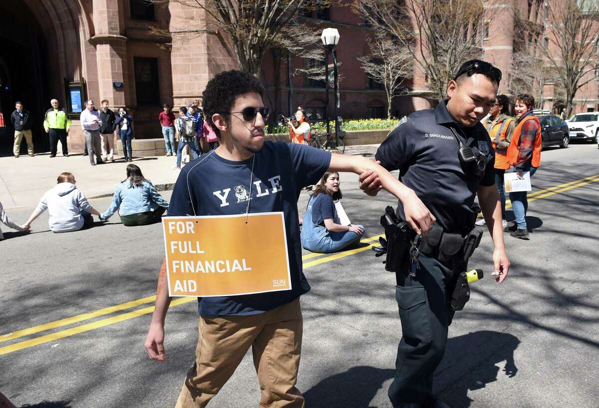 Yale students arrested protesting contribution to financial aid