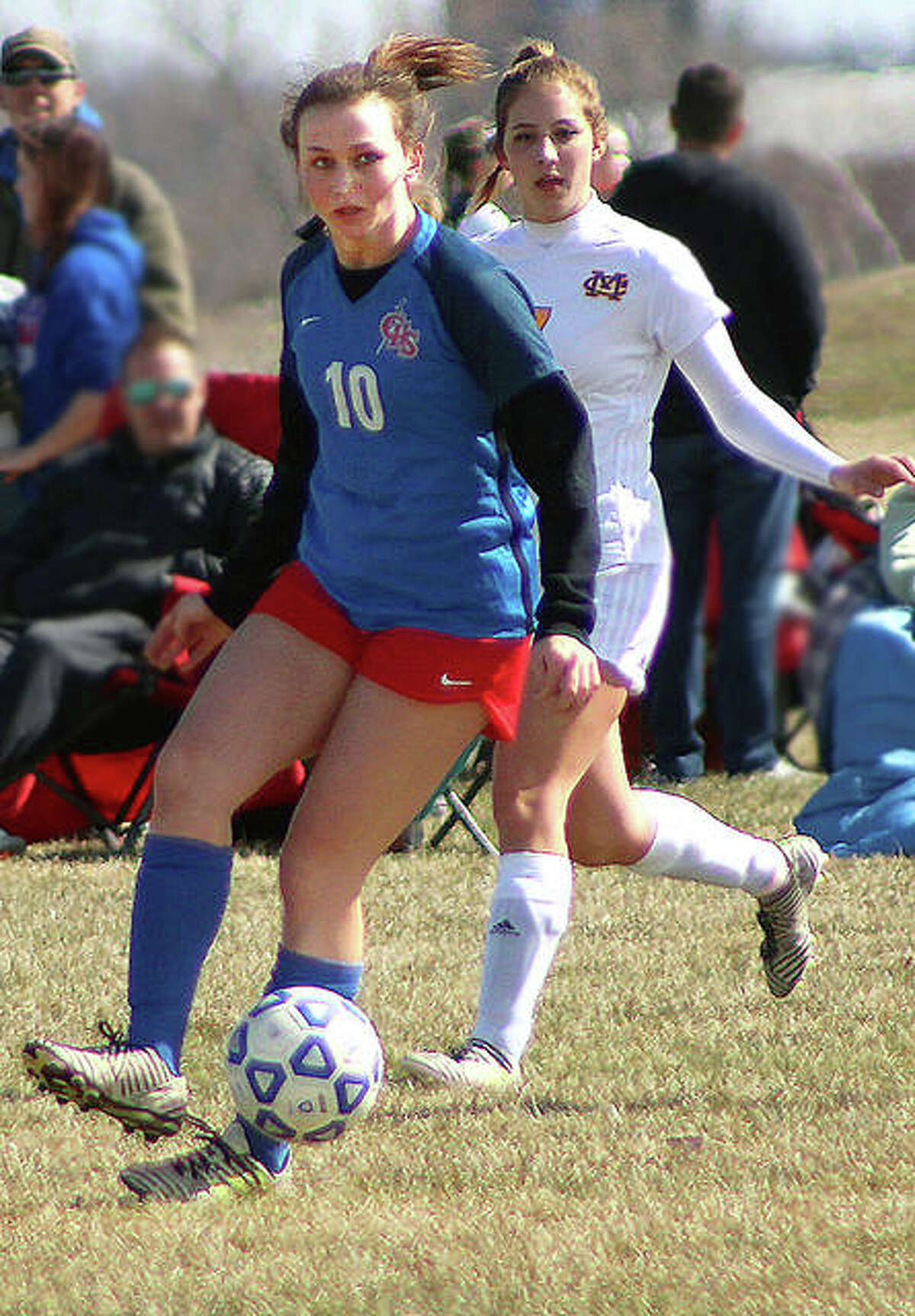 Carlinville’s Lexi Egelhoff (10) controls the ball against Civic Memorial. She and her Cavies teammates played the Eagles to a 0-0 tie Wednesday in Carlinville.