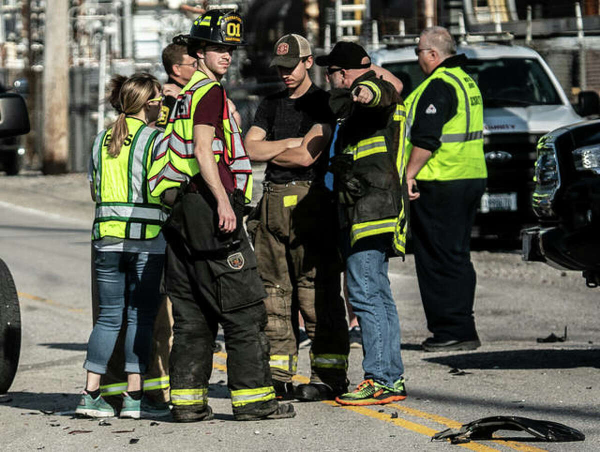 South Roxana police officer hurt in crash while responding to emergency call Wednesday