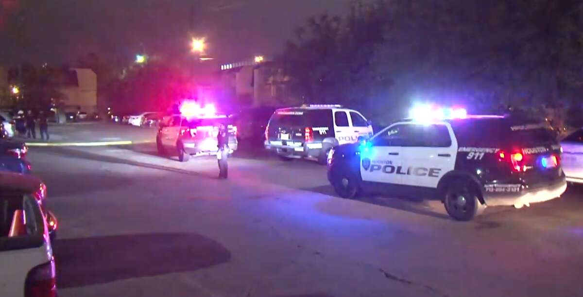 Man shoots woman who approached him with Mace, Taser at apartment near