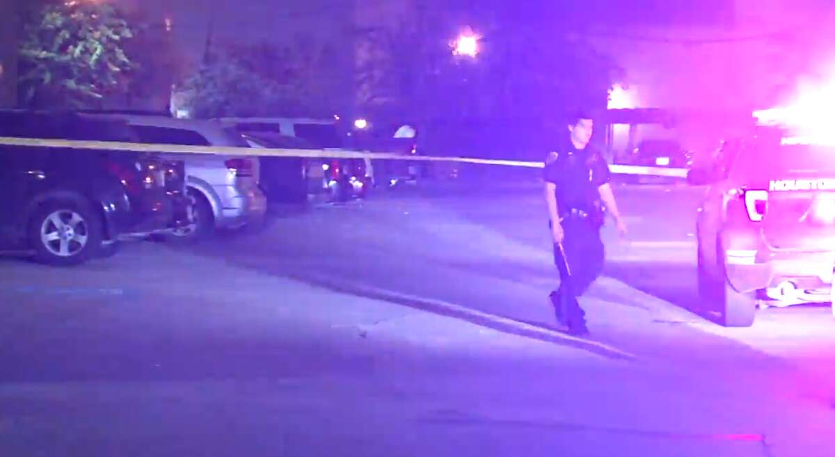 Man shoots woman who approached him with Mace, Taser at apartment near