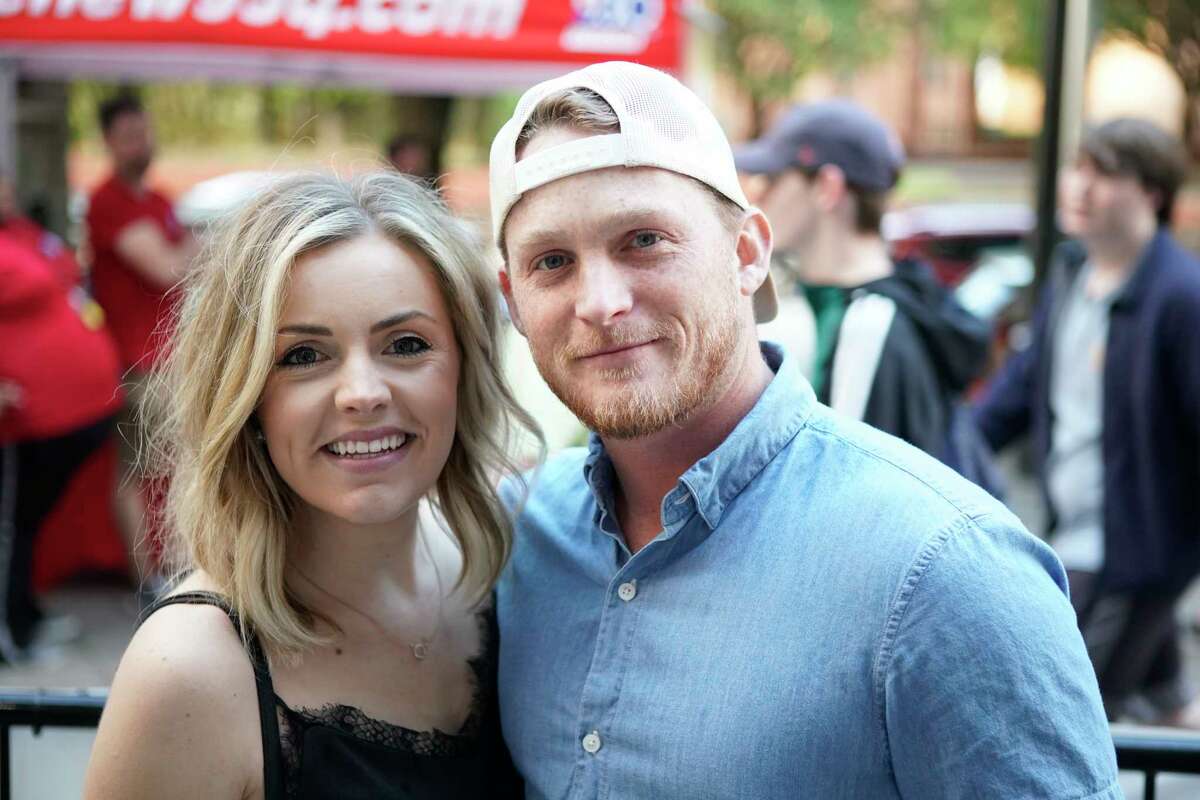 Texas Girls Maren Morris And Raelynn Serenade Houston