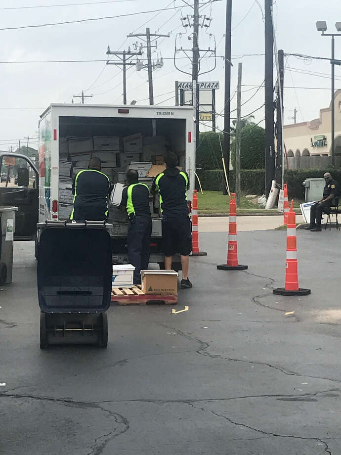 Comerica Bank Shred Day Provides 60 000 Meals To Houston Food Bank