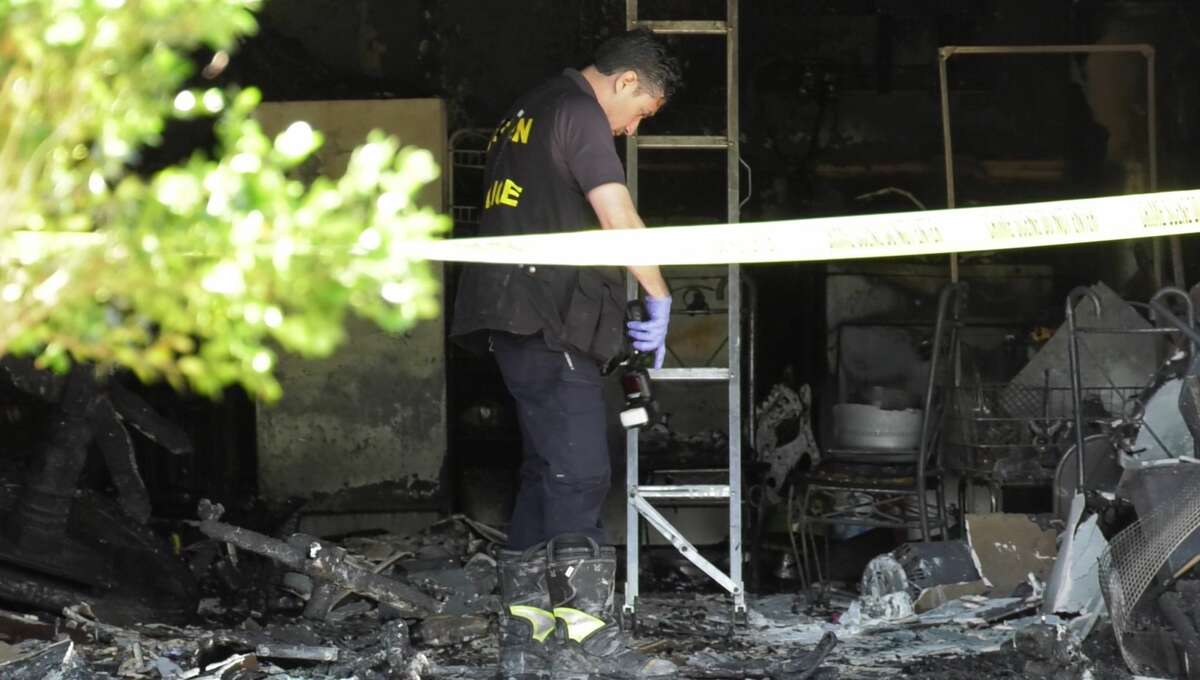 Houston woman who reportedly set herself on fire as warrant served will