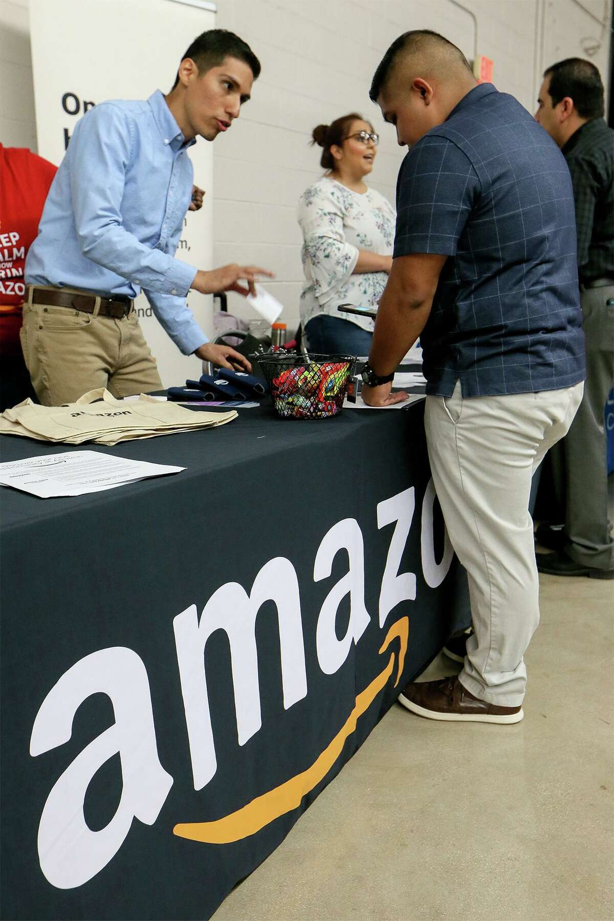 H E B Amazon Hiring Temps Like Crazy In Coronavirus Panic