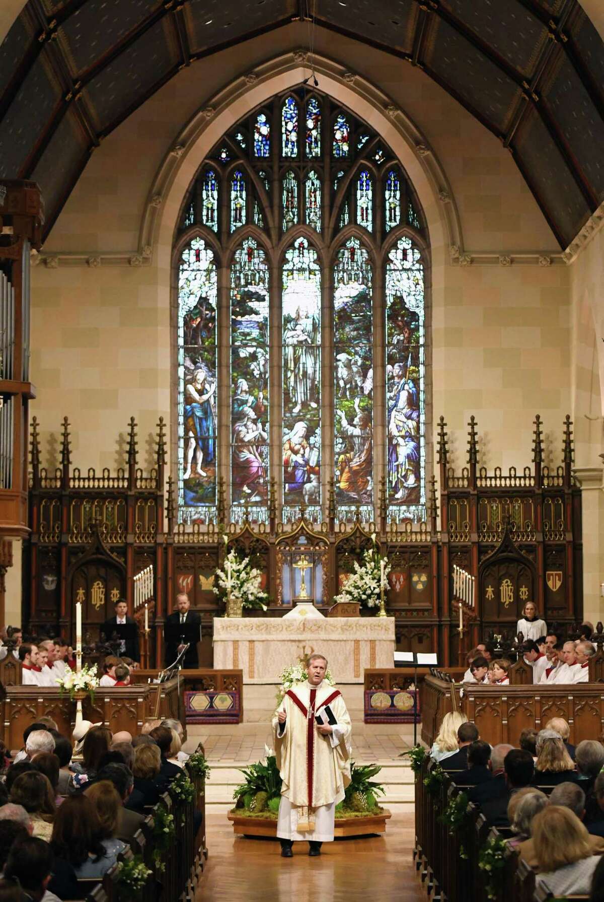 Greenwich celebrates Easter with Masses, egg hunts