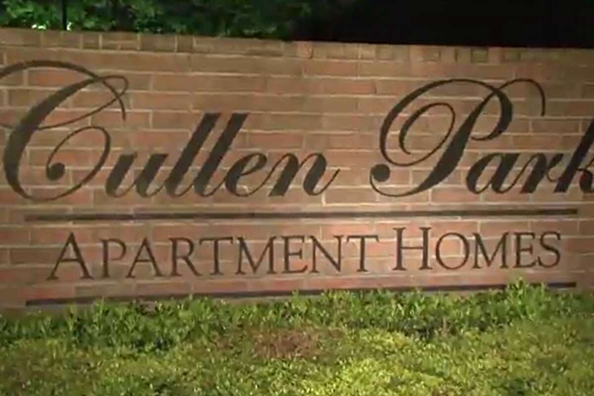 Robber shoots driver at Sunnyside apartment complex