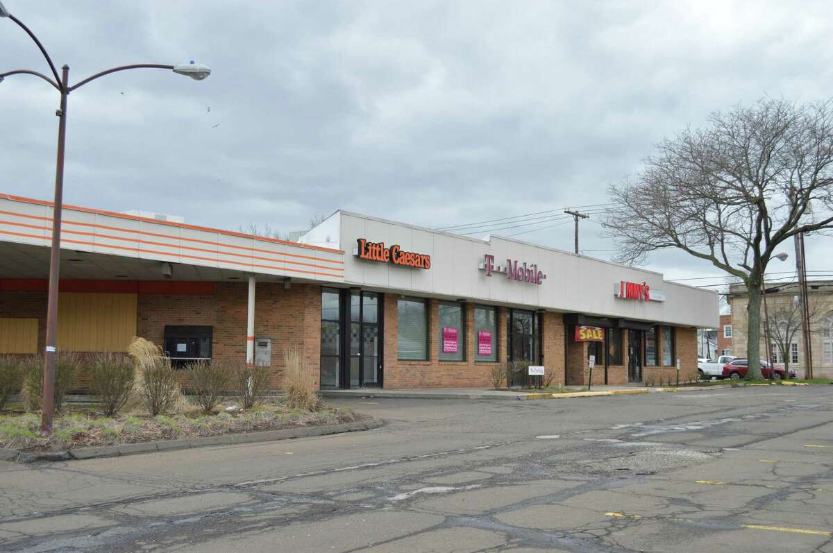 New businesses filling Hamden plazas, offering dining choices