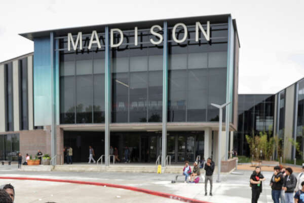 Hisd Principal Sets Dress Code For Parents Houstonchronicle Com