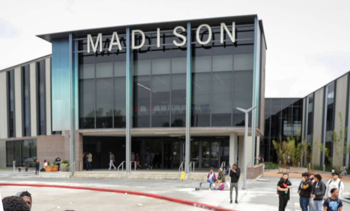 HISD principal sets dress code for parents