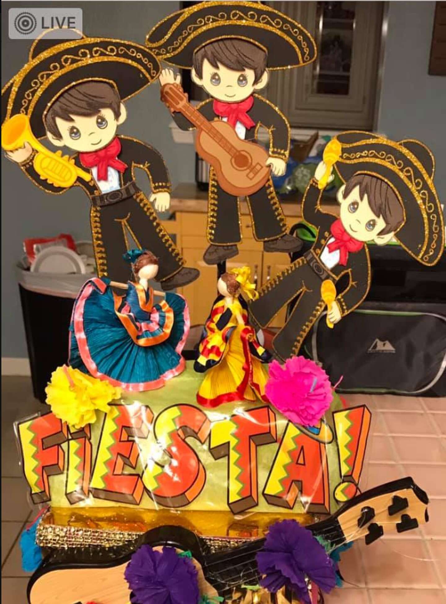 San Antonio continues its Fiesta tradition of shoe box floats