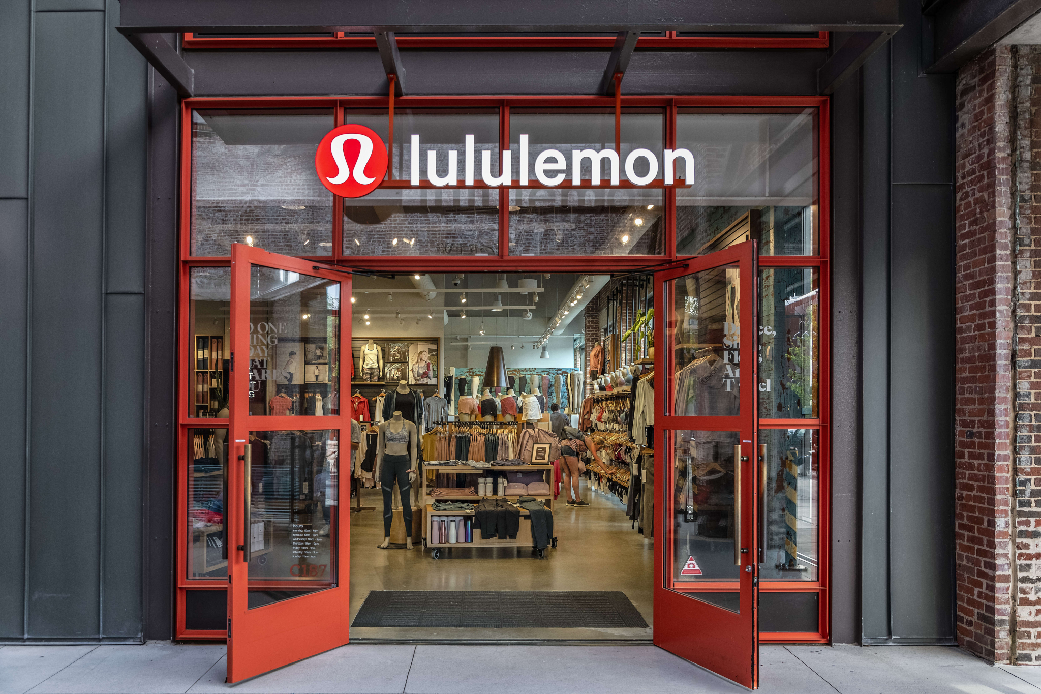 lululemon james st opening hours