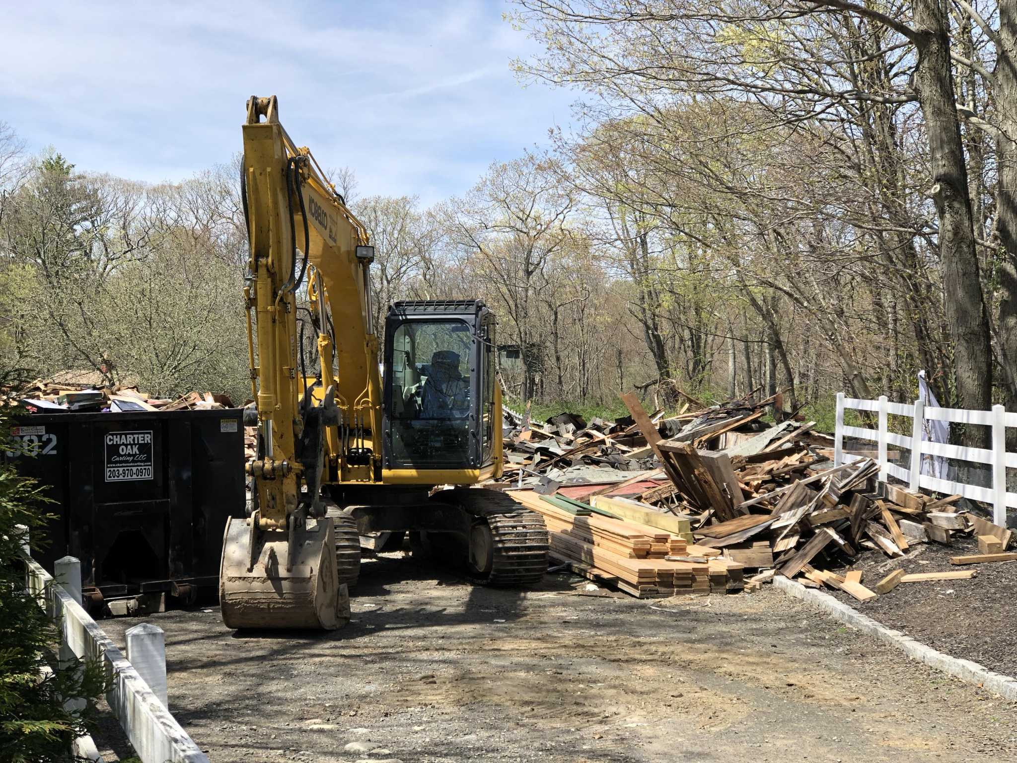 1 dead in barn collapse in Bethany Connecticut Post