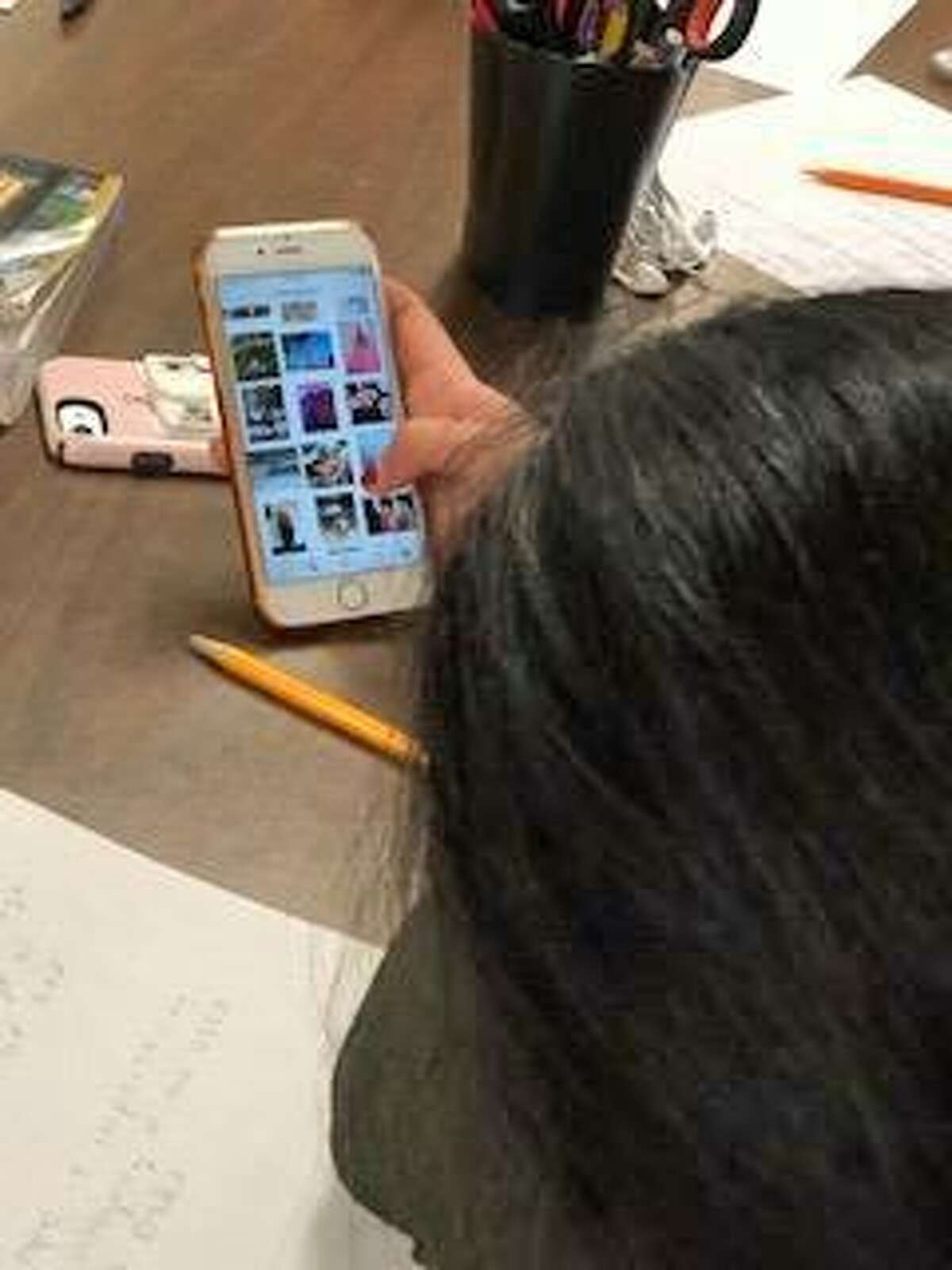 Social media poses social problems for incoming freshmen