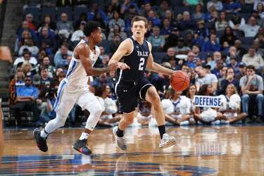 Eric Monroe Voted As Yale Men S Basketball Captain For 2019 20