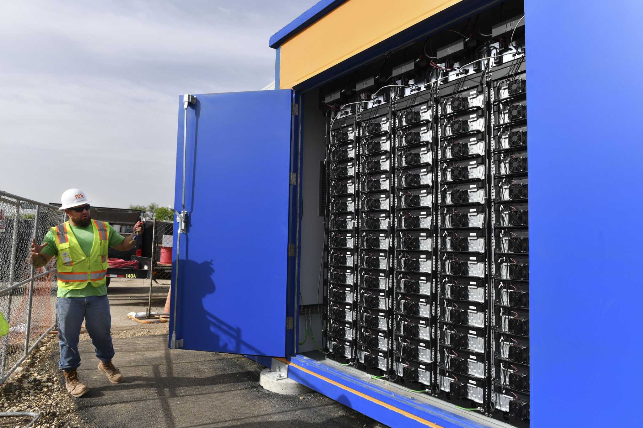 CPS tests batteries to store solar power