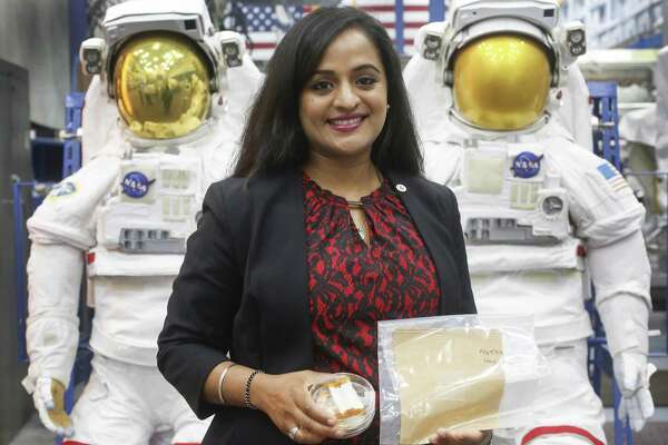 Self Cleaning Space Suit Could Help Nasa Astronauts Avoid Harmful Dust On Moon Mars Houstonchronicle Com