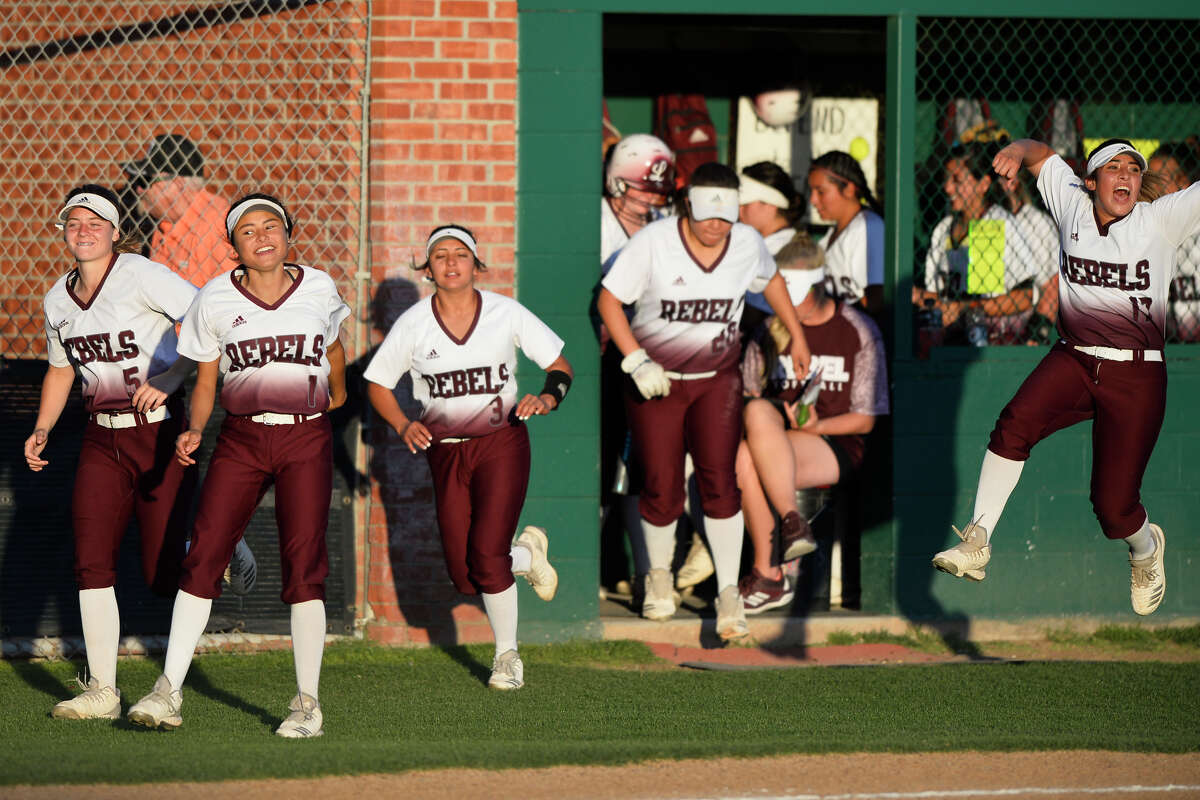 HS SOFTBALL Lee beats EP Americas in Game 1 of series