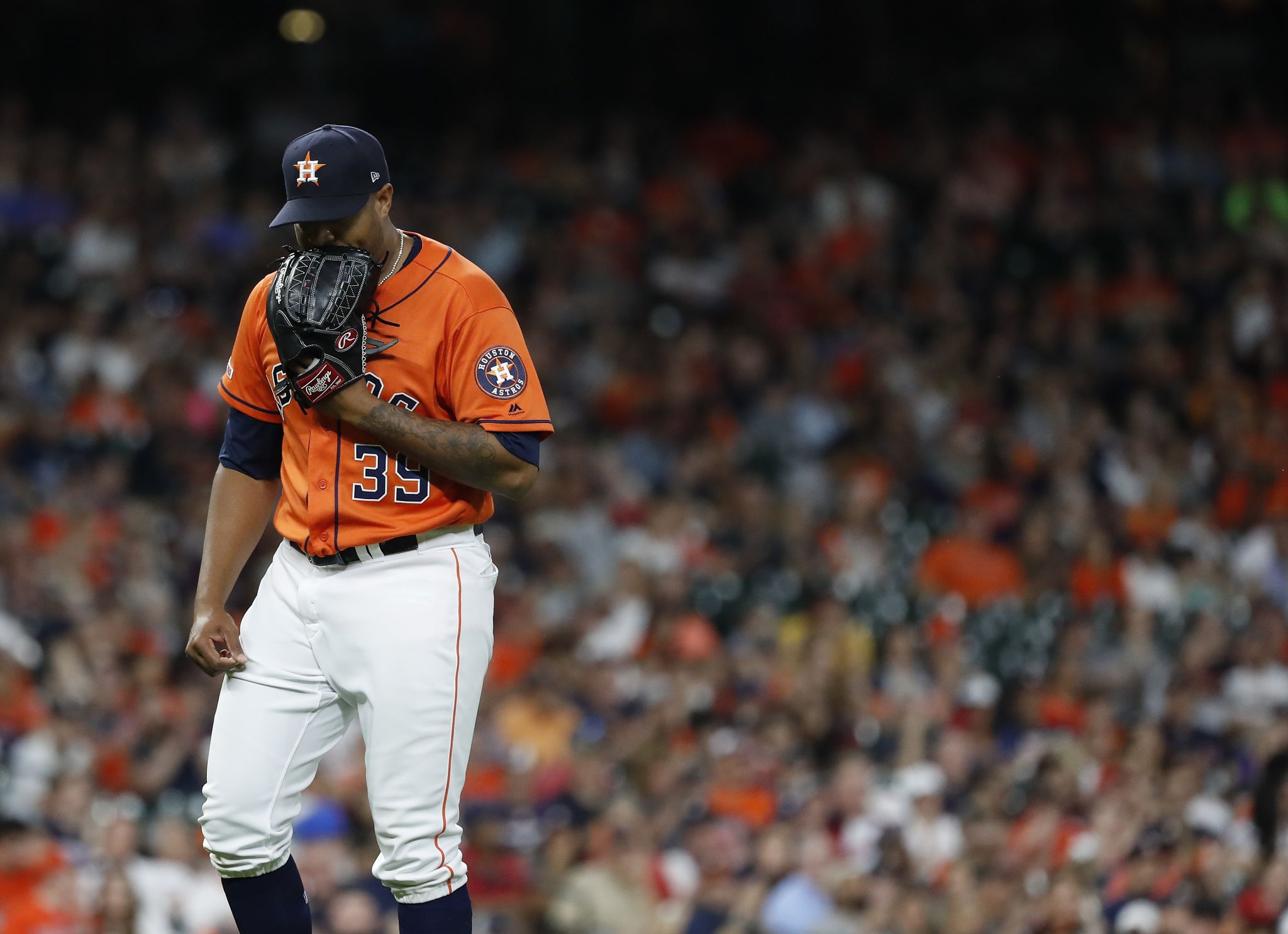 Heart Stopping Finish! Astros Hang Onto Edge In Series Opener Against Red Sox - g5japic