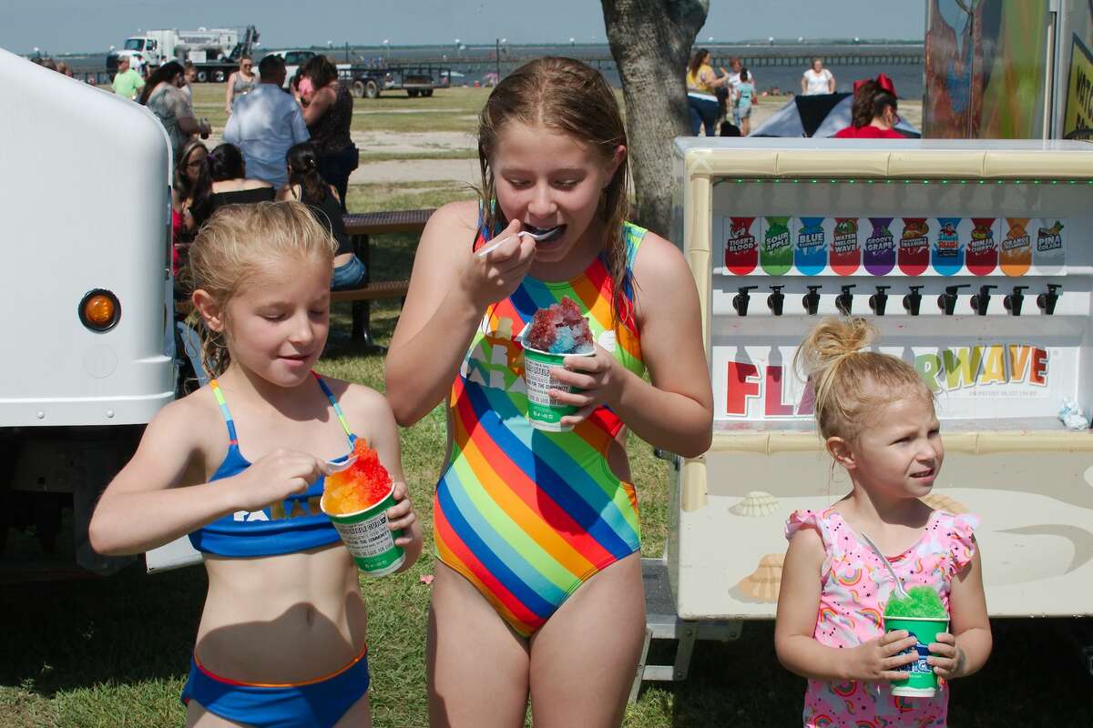 Vistors enjoy annual beach party at Sylvan Beach Fest