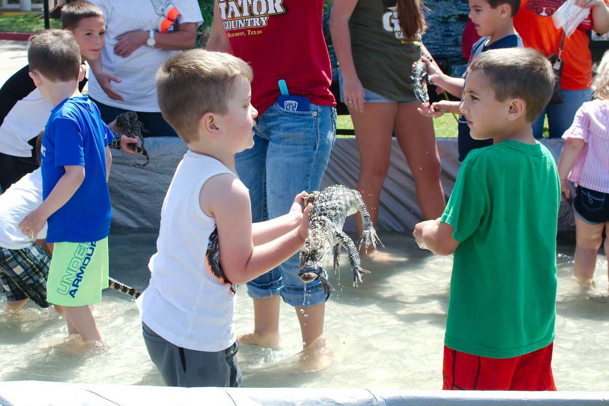 Vistors enjoy annual beach party at Sylvan Beach Fest