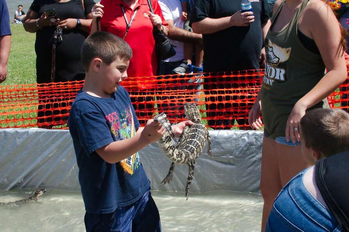 Vistors enjoy annual beach party at Sylvan Beach Fest
