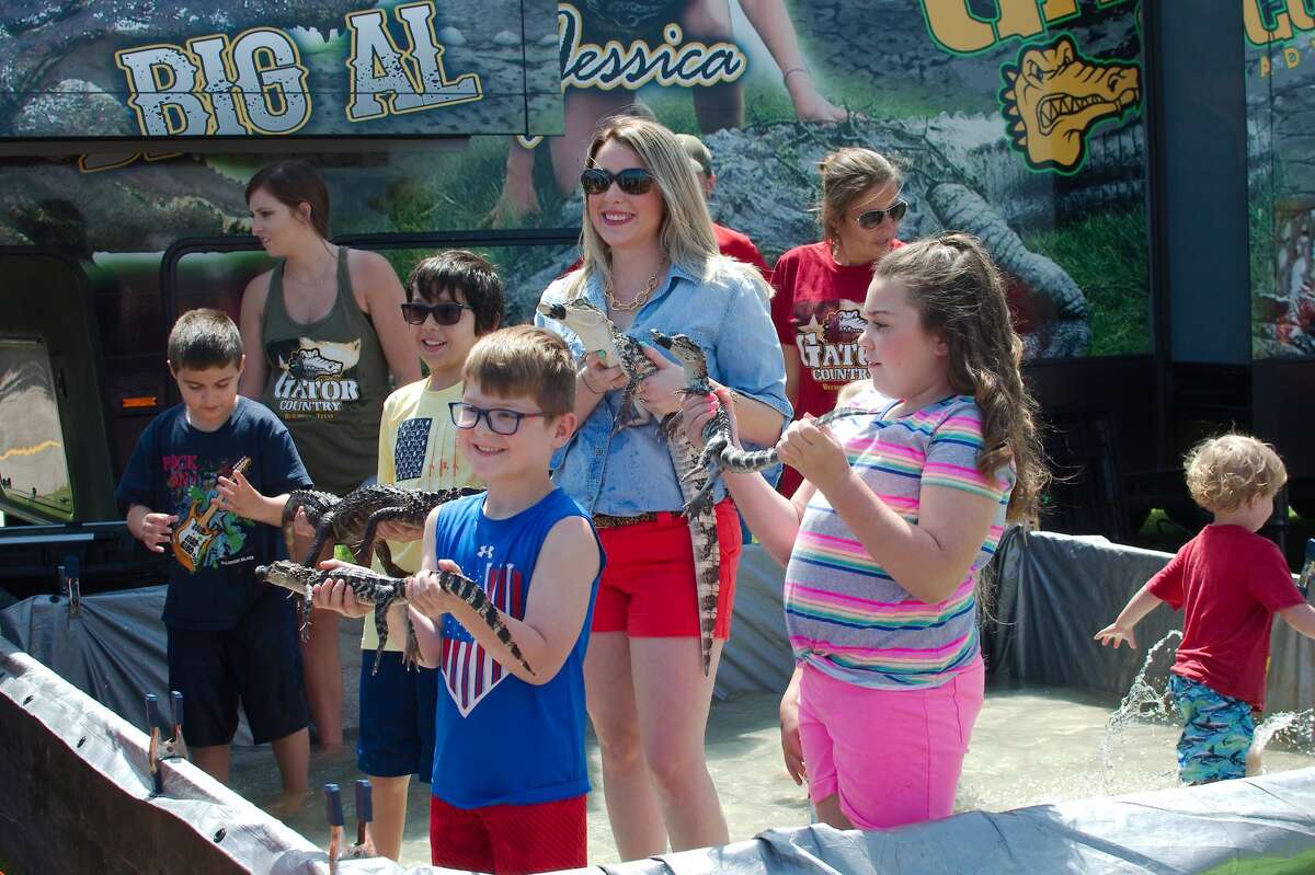 Vistors enjoy annual beach party at Sylvan Beach Fest