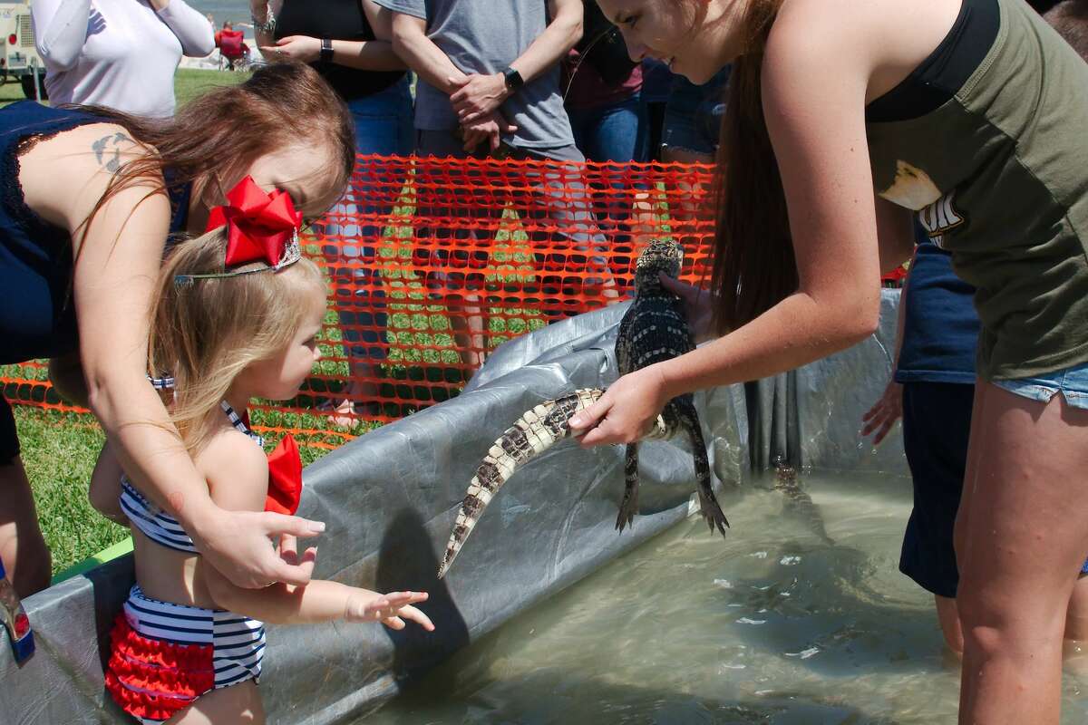 Vistors enjoy annual beach party at Sylvan Beach Fest