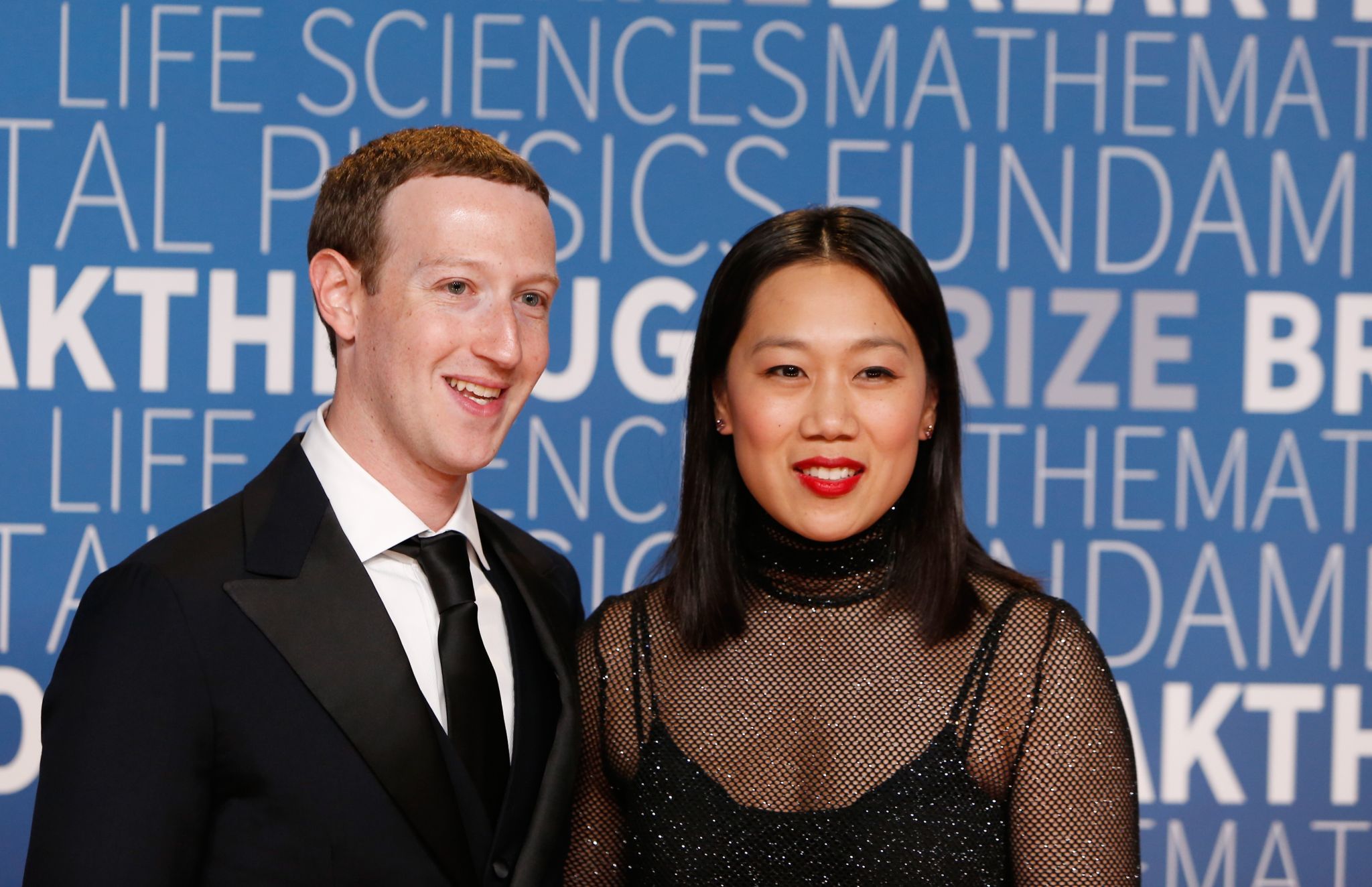 Facebook's Zuckerberg builds his wife a glowing 'sleep box' - HoustonChronicle.com