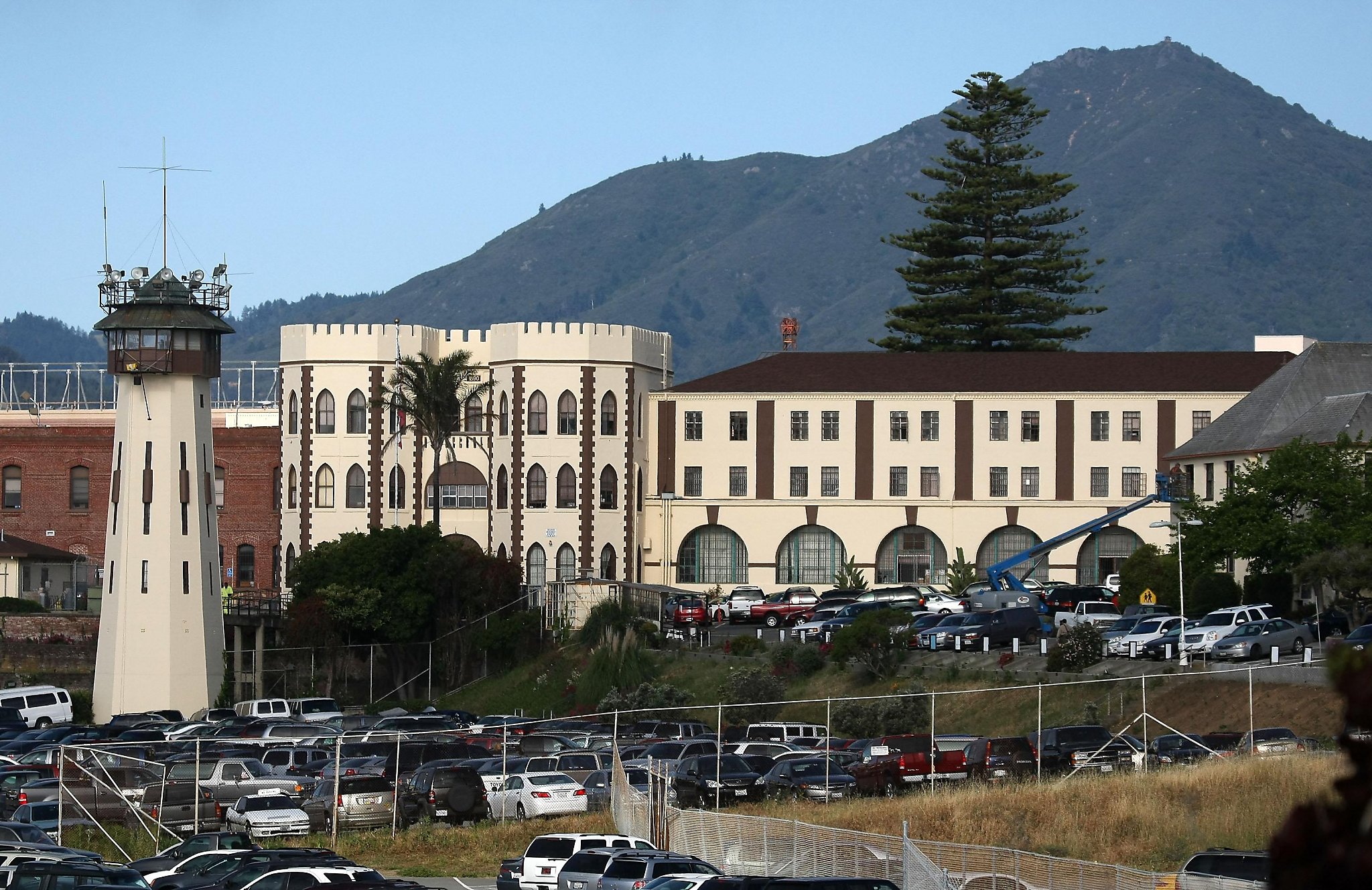 California prisons improperly barred thousands from early parole, court