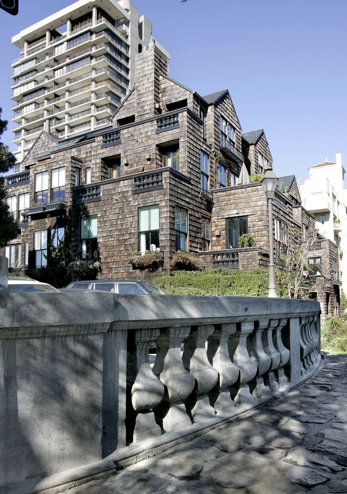 SIGSTYLE04_rad.jpg Home and Garden story about architect George Romsey. SHOWN: at 1020 Vallejo St. in San Francisco we find The Hermitage Condominiums. The Hermitage adopts the shingled, black-trimmed look that another architect, Willis Polk, used nearby. The Hermitage also copies the balusters that Willis Polk designed on a sidewalk nearby. Katy Raddatz / The Chronicle
