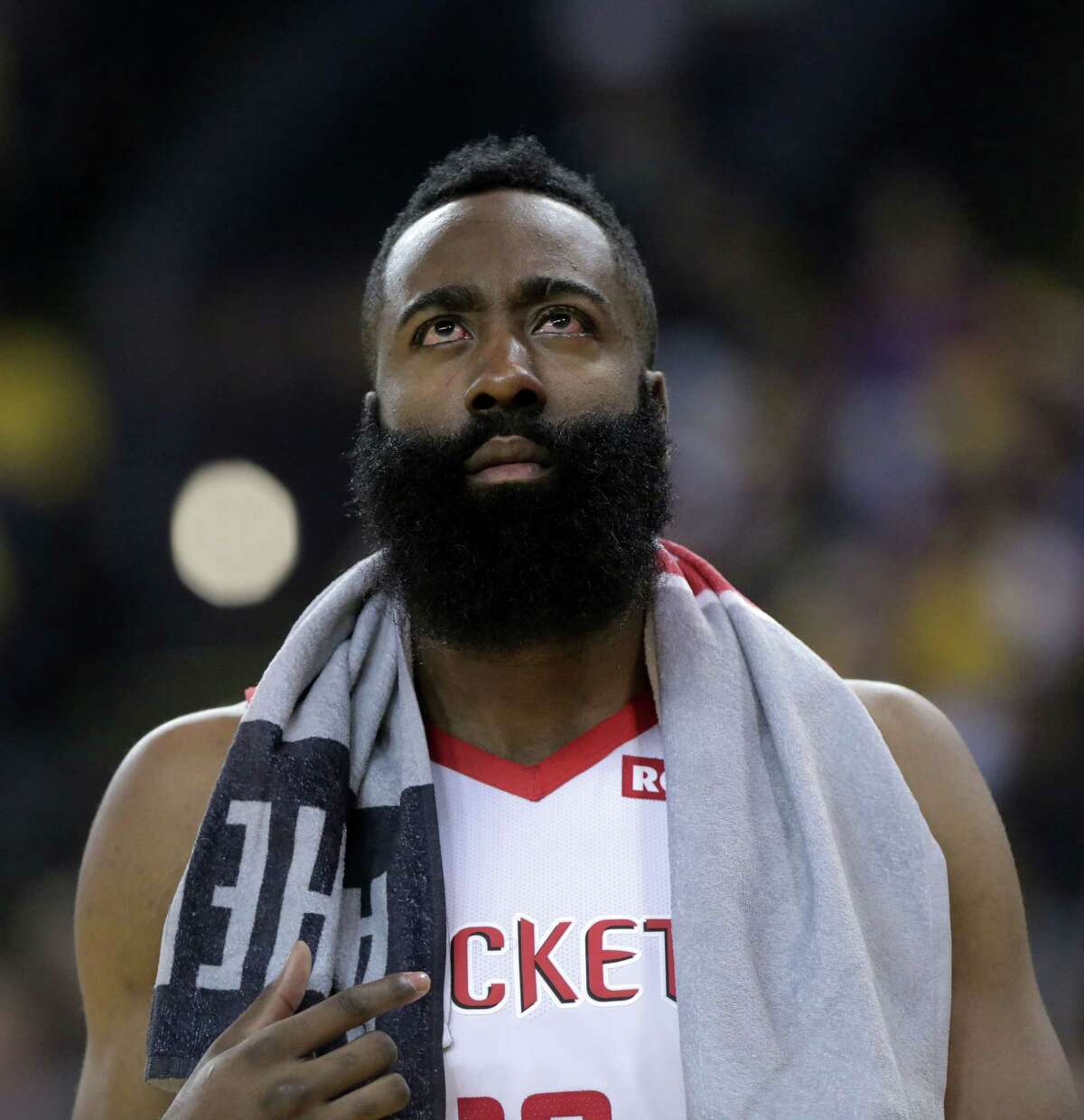 Rockets' James Harden shaken up early with eye injury