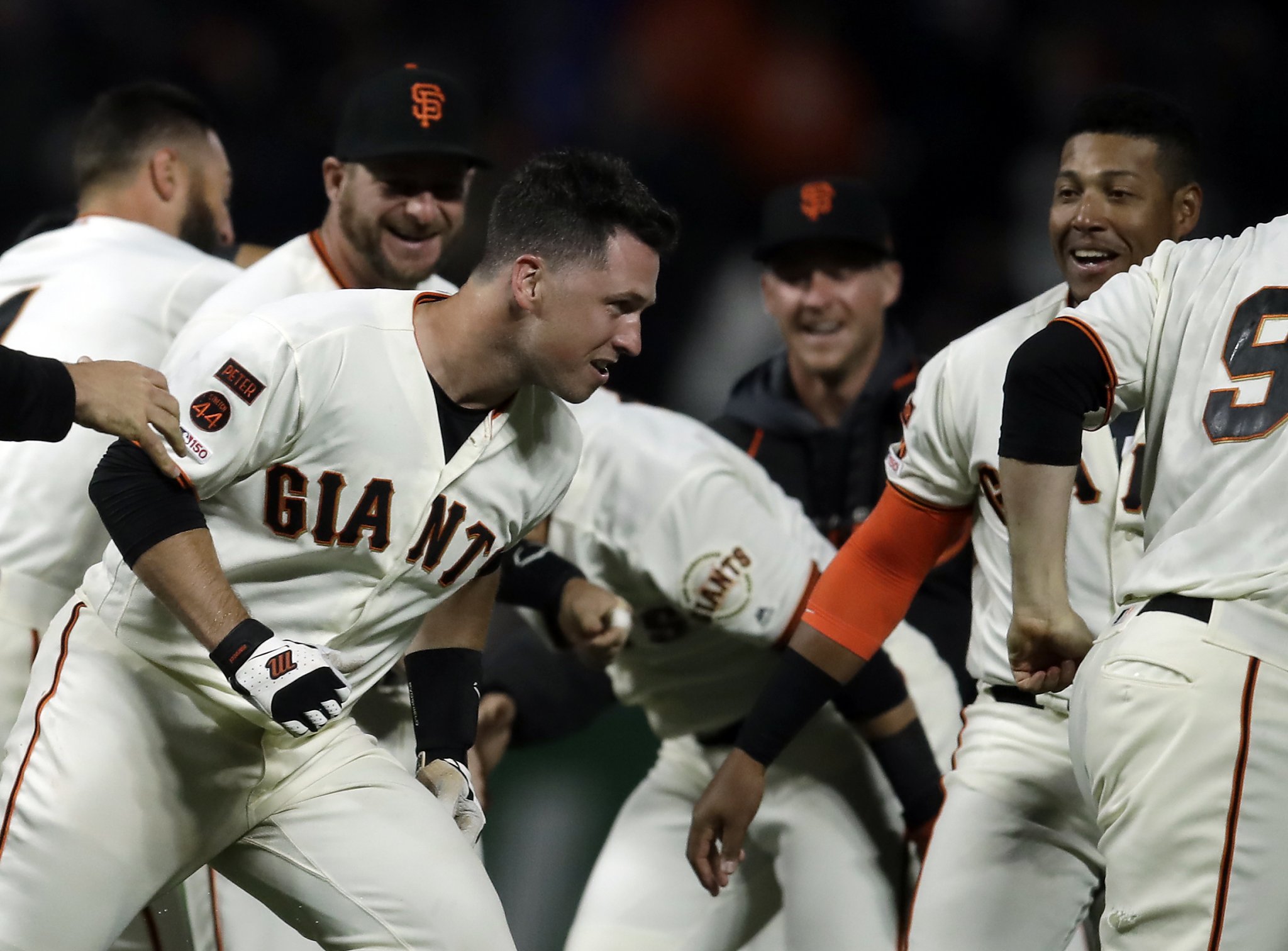 Buster Posey's walk-off homer lifts Giants past Dodgers