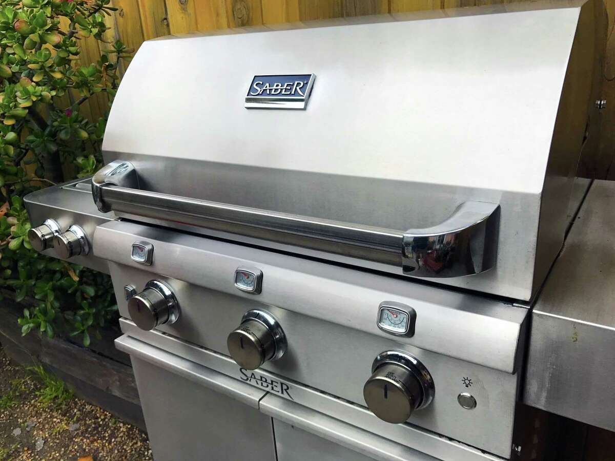 The Right Way To Clean Your Gas Grill and Why You Should Do It