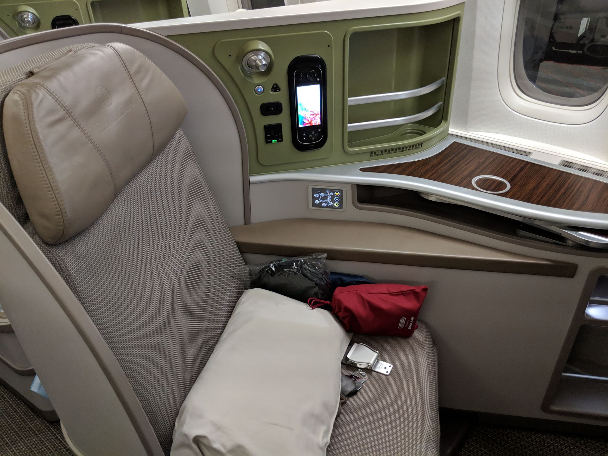 Review Eva Air Business Class Saigon Taipei Sfo Photos