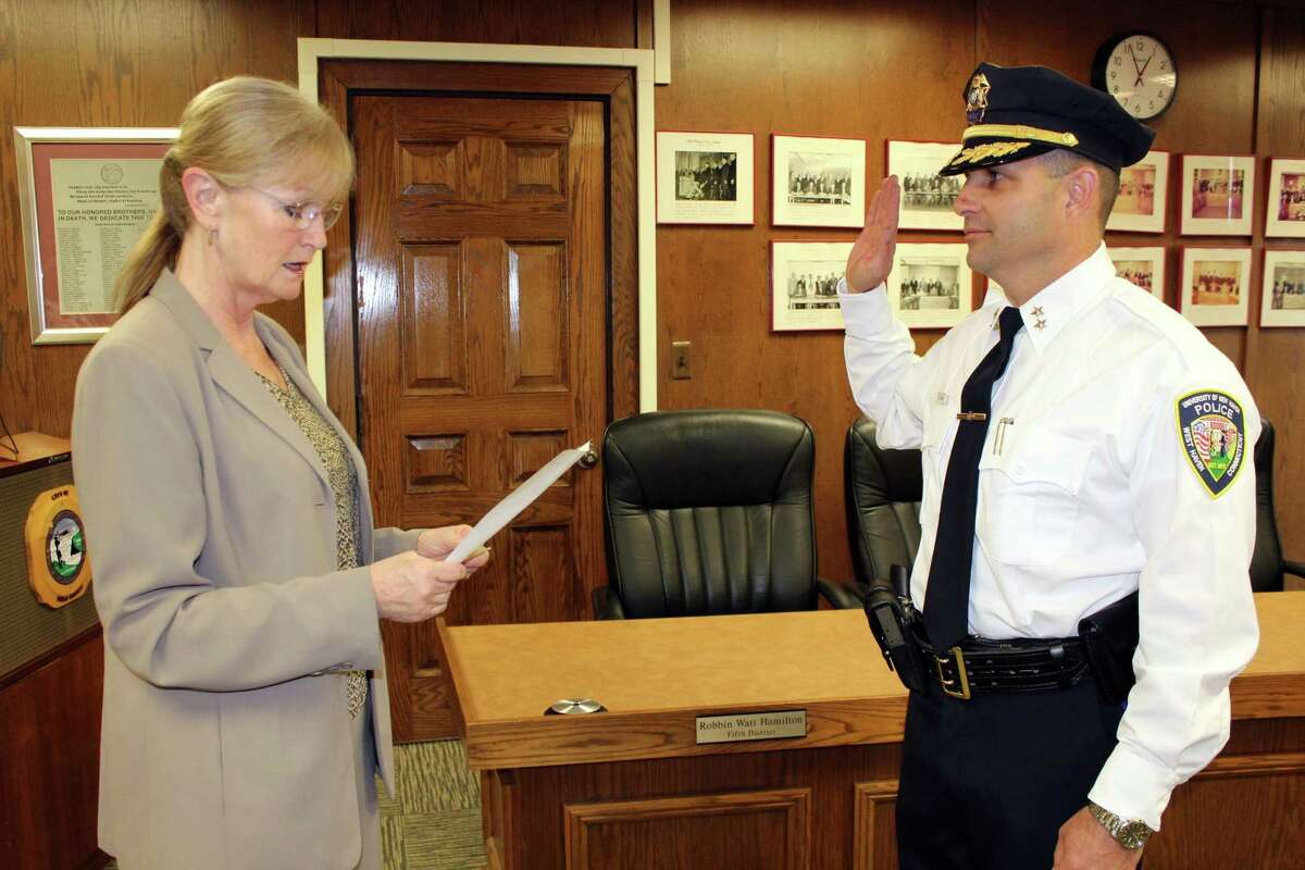 University Of New Haven S New Police Chief Sworn In