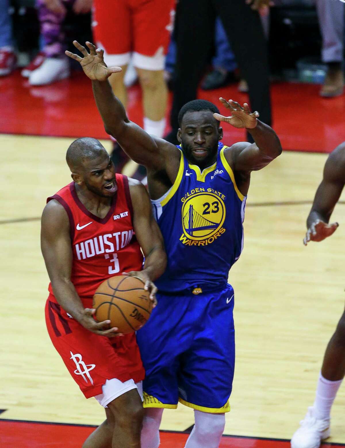 Draymond Green got stuck in the middle of one of the Rockets 