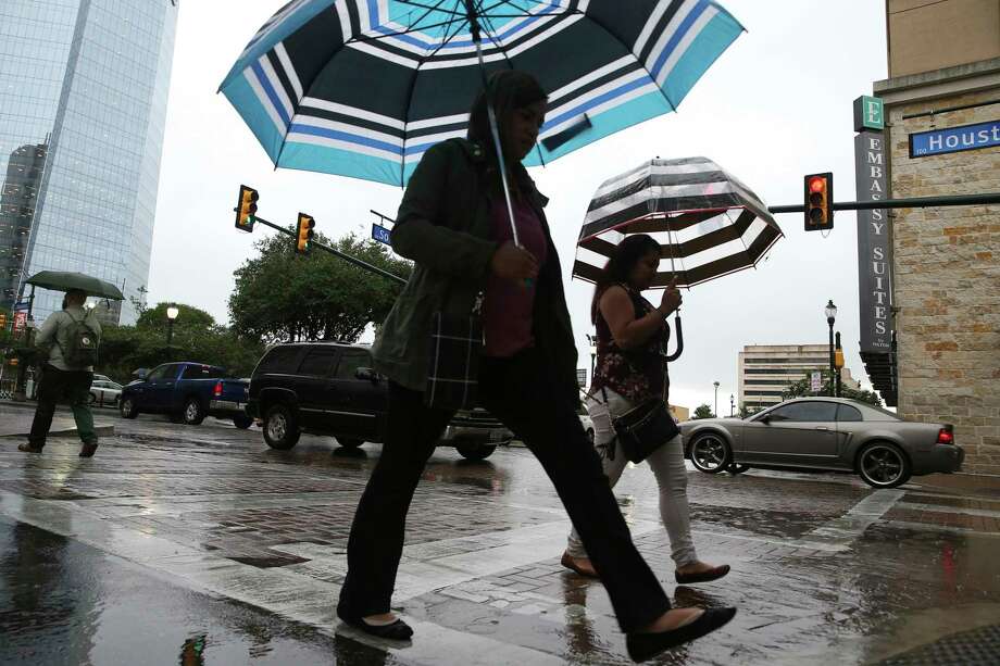 San Antonians can expect some cooler weather in the mornings as two cold fronts will make their way to the area this week. Photo: Jerry Lara, Staff Photographer / © 2019 San Antonio Express-News