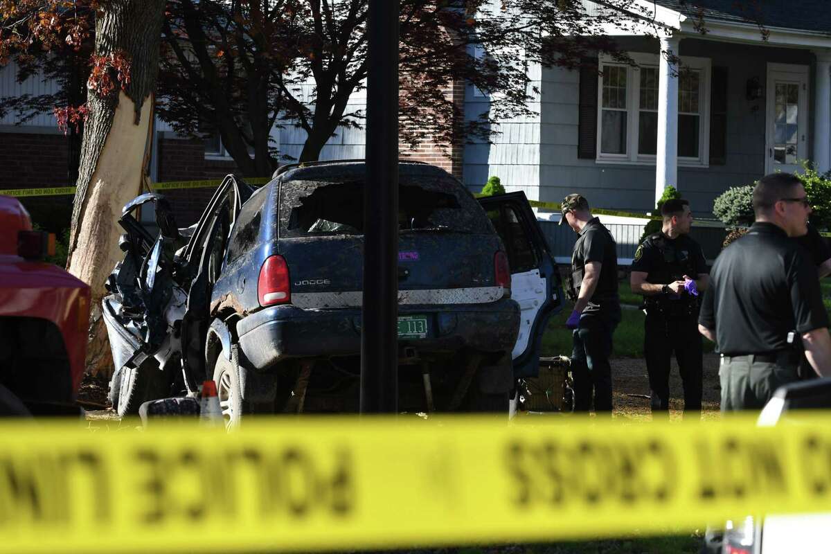 Driver killed, two passengers injured in singlecar crash in Albany