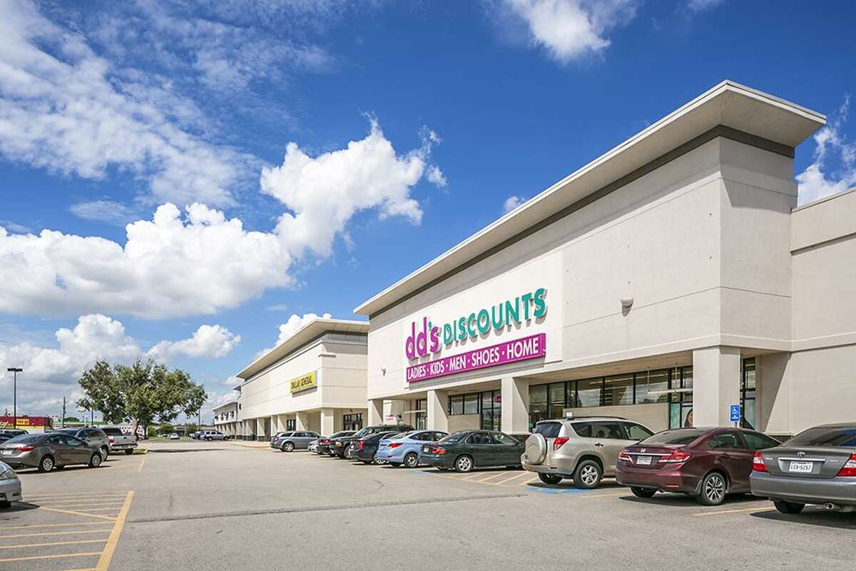 Wu Investments has purchased the Beechcrest Shopping Center at 10828 Beechnut. Tenants include Wazobia African Markets, DD’s Discounts, Dollar General, Lone Star Title, Pizza Hut, Lu-Ann Furniture, Holman Medical, Liquor Store 4, Ace Dry Cleaners, Tacqueria El Charro, N’Joi Coffee & Tea and Jolynn’s Crawfish.