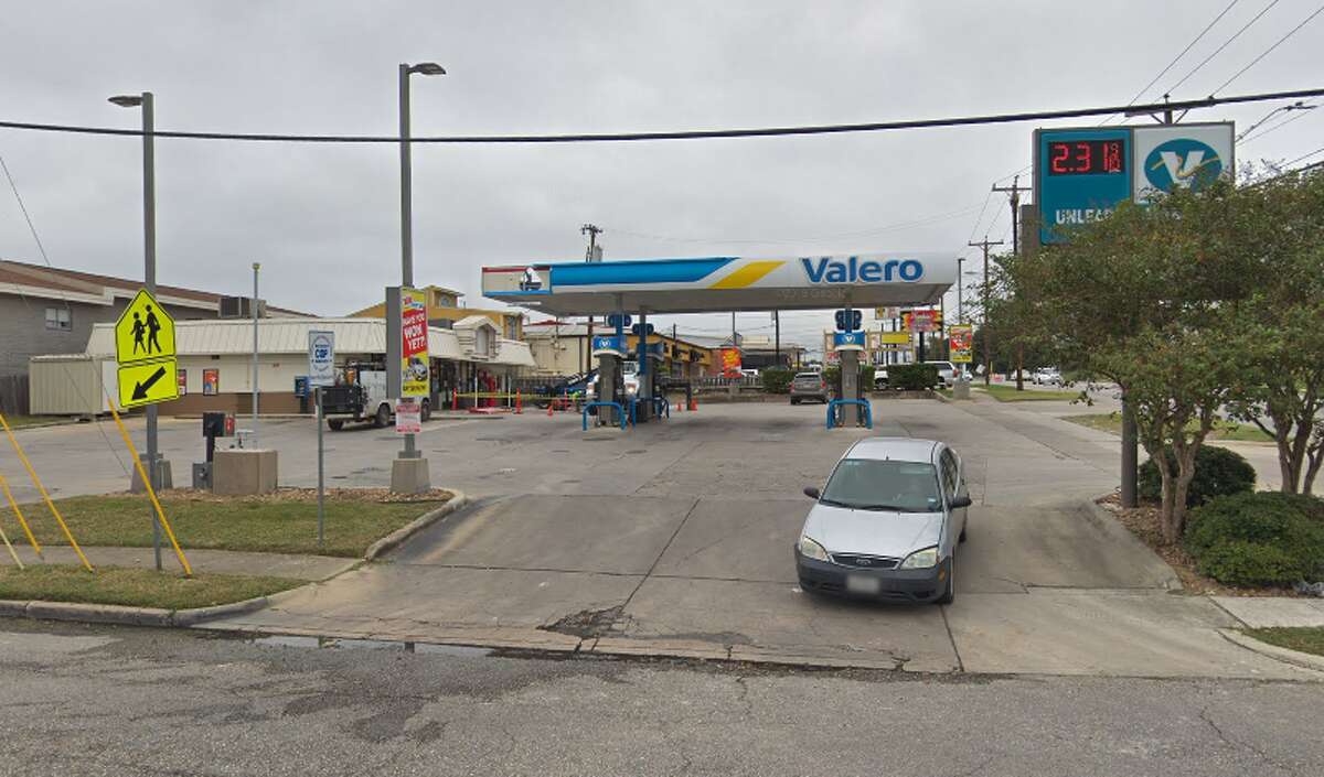 Click ahead to view 11 skimmers found at San Antonio gas stations in April 2019. Valero Location: 8303 McCullough Date: April 11 Number of skimmers found: 4