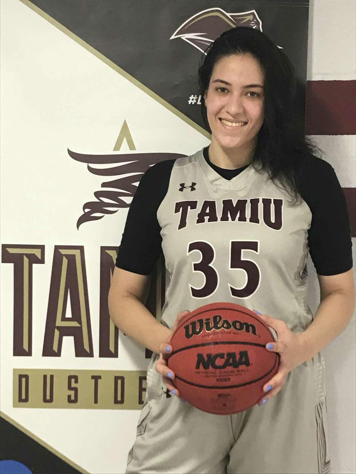 Julynne da Silva Sa was announced Wednesday as the latest addition to TAMIU’s team for the 2019-20 season as she transfers from Division I program Sacramento State.