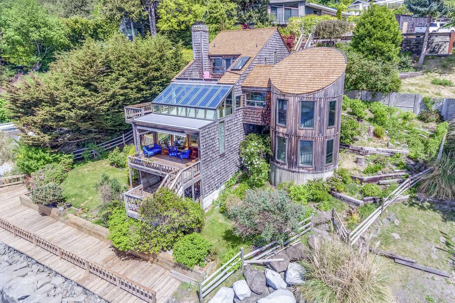 80 Degrees In Seattle You Need This Waterfront Beach House Sfgate Escape The City In Less Than 30 Minutes With This 2m Magnolia Queen Anne