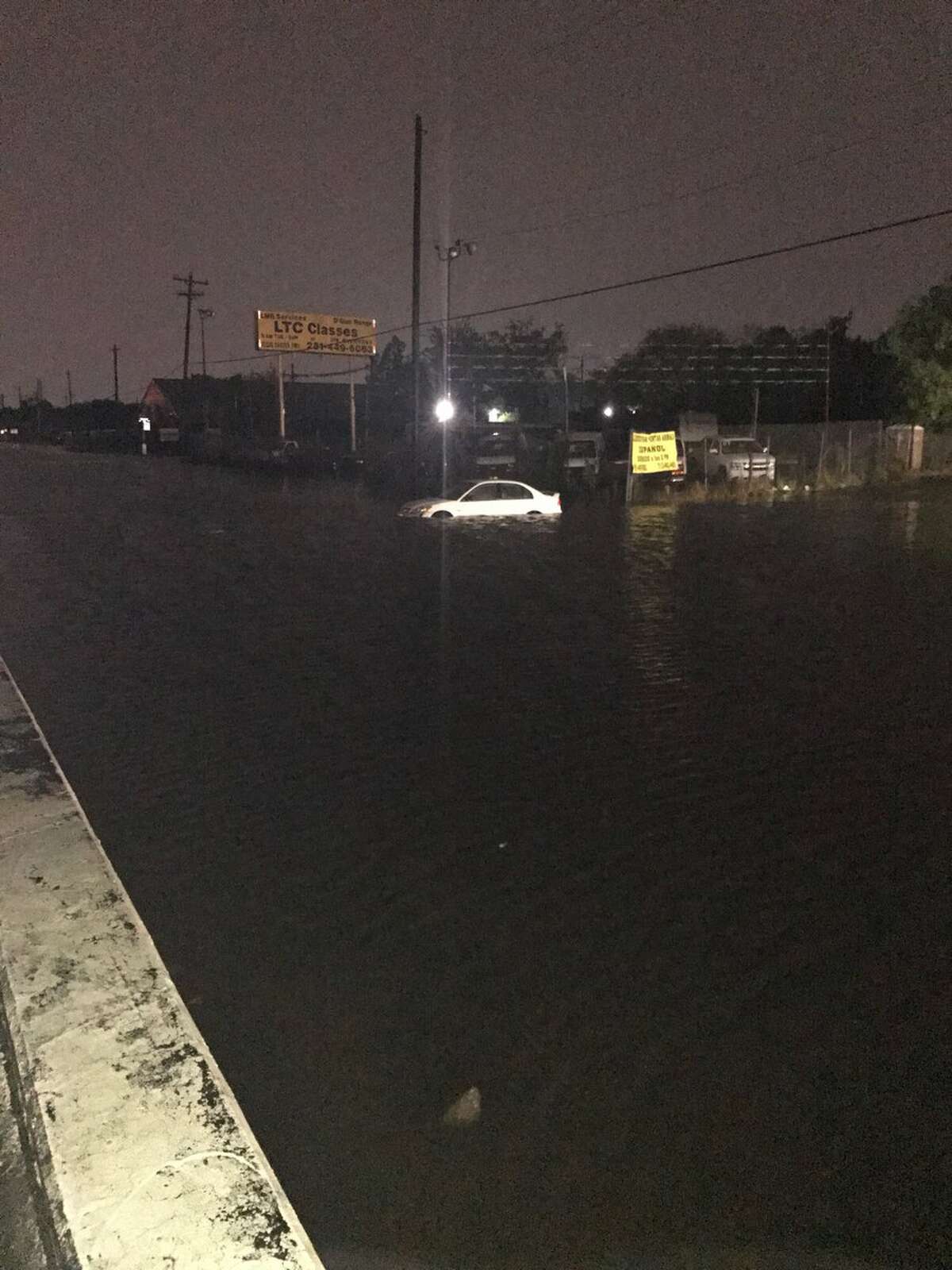 Dramatic photos of severe flooding and storm damage across Houston area ...
