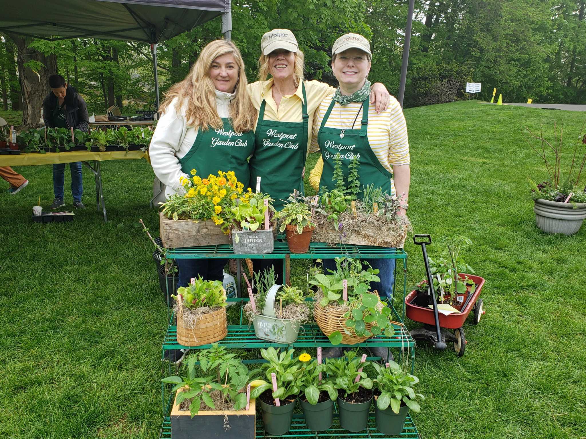 Garden Club hosts annual Plant Sale