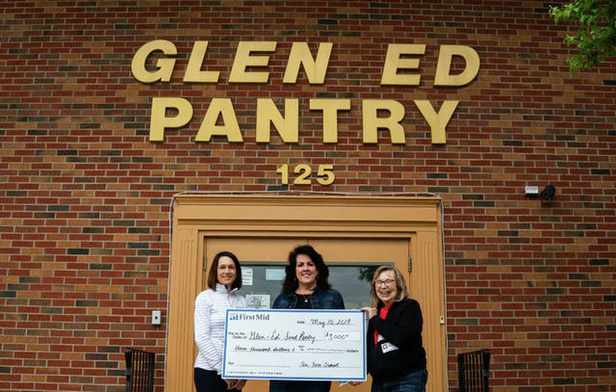 Chava’s along with Taqueria Z, Foundry, Big Daddy’s and Cleveland Health raised $3,000 to donate to the Glen-Ed Food Pantry. Pictured: Anne Fritz, Lisa Ybarra and Judith Moody.