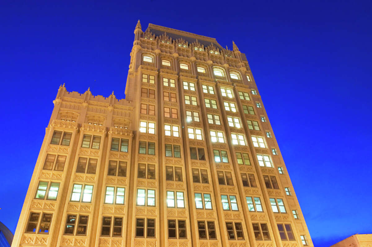 Famous apartment in historic Oakland building renting for 6K per month