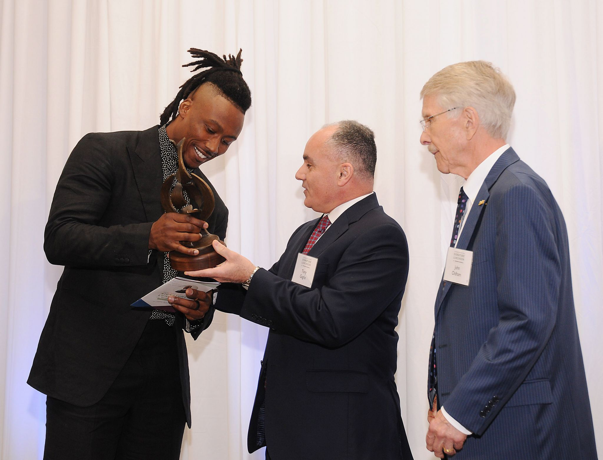 NFL receiver Brandon Marshall speaks on borderline personality disorder at  Menninger luncheon - TMC News