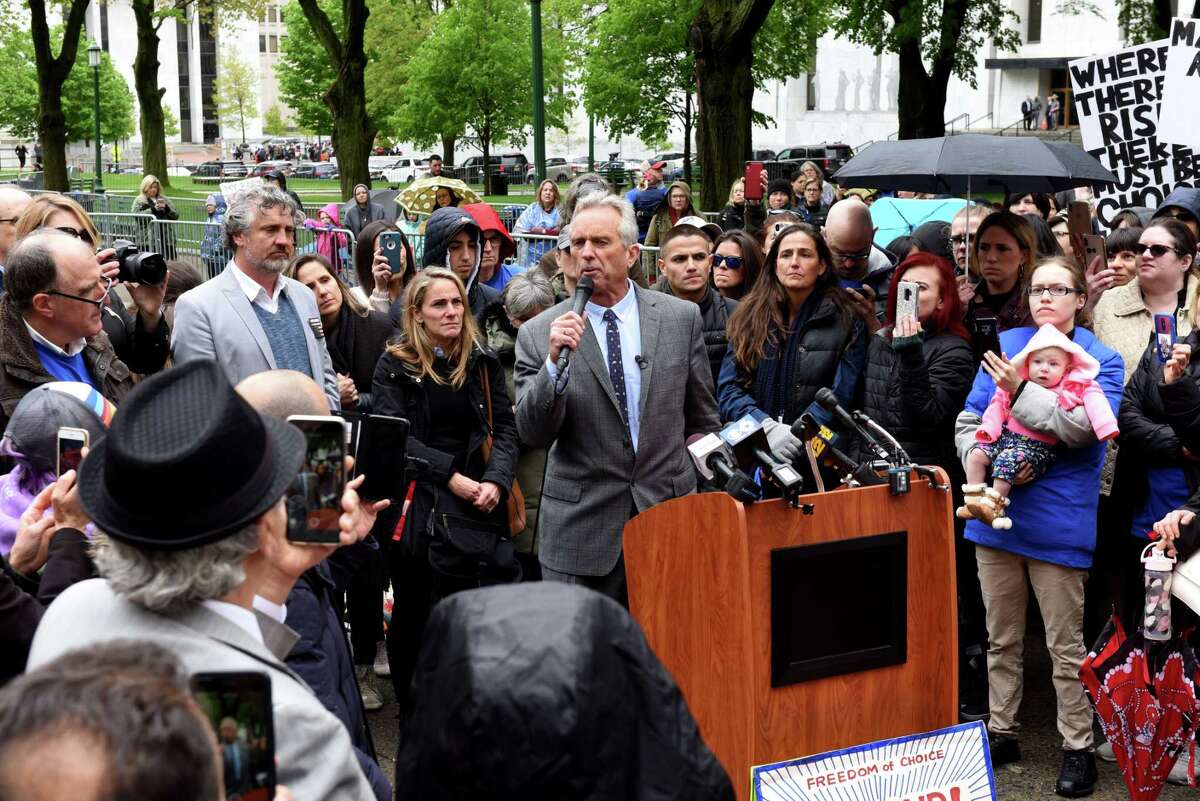 'Anti-vaxxers' Including RFK Jr. Rally At Capitol