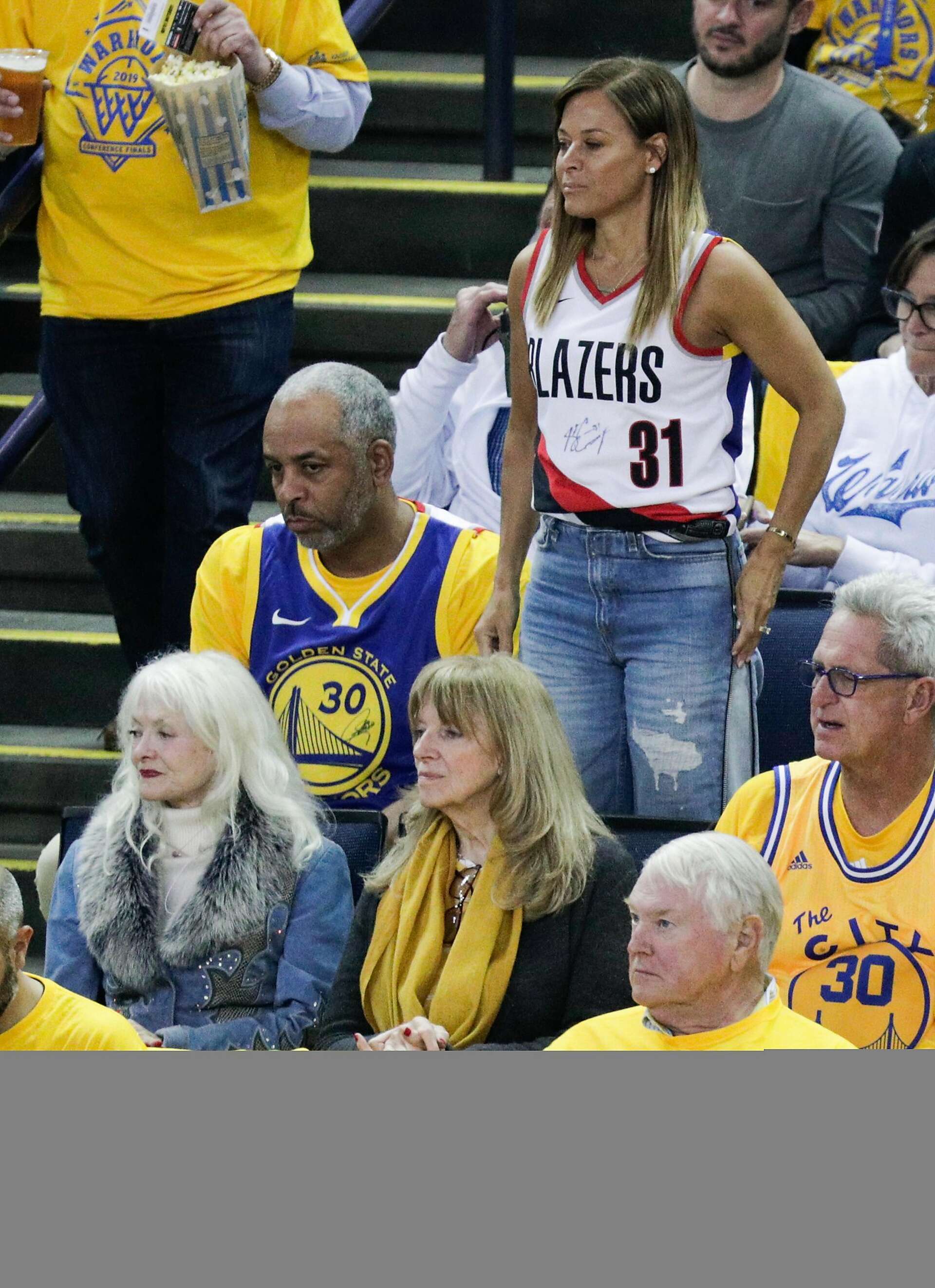 Dell and Sonya Curry switch split jerseys after Steph asks Who you with